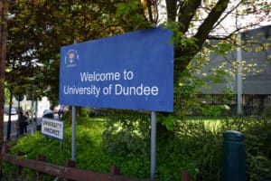 Welcome to the University of Dundee sign