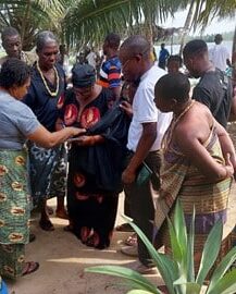 Mamaga Adokuwa Azaworgbe-Dumenya IV signing a Visitors' Book